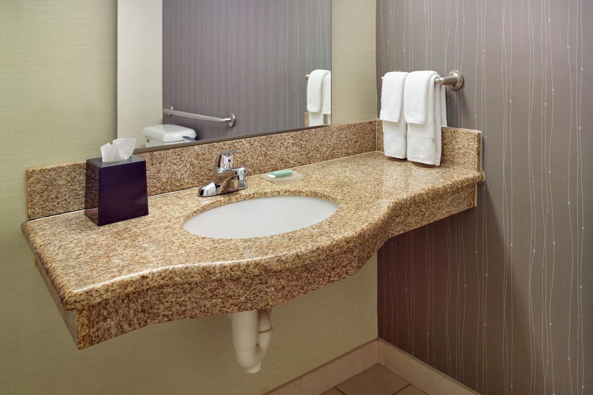 Courtyard By Marriott Nashville 3*